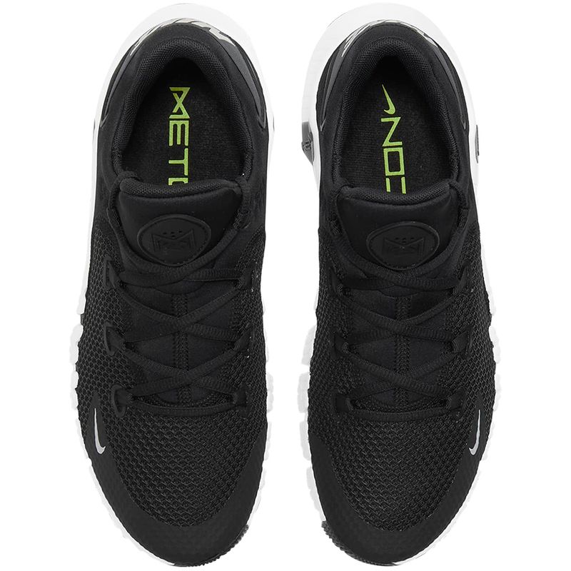 Black-and-white-fitness-shoe