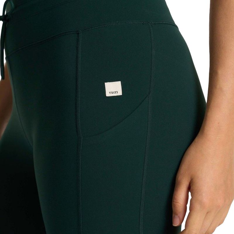 NWT Size S Vuori Daily Pocket Legging Currant for Sale in Tempe, AZ -  OfferUp