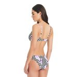 women-bralette-woring