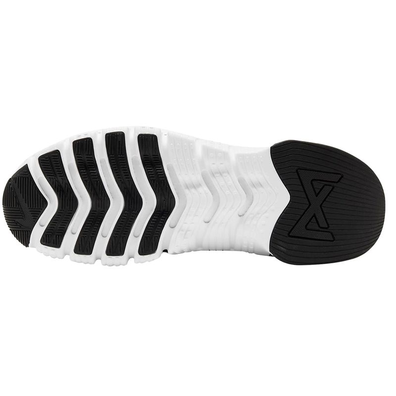 Black-and-white-fitness-shoe