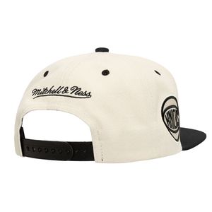unisex New York Knicks Evergreen Snapback Hat